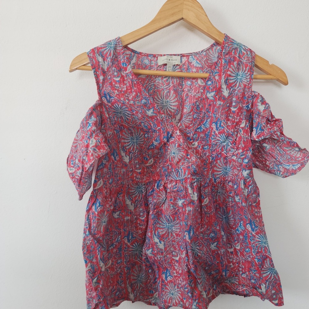 Lucky Brand XS Red Blue Cold Shoulder V Neck Top - Picture 3 of 5
